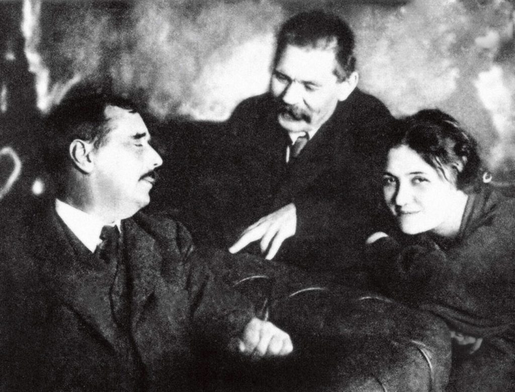Moura and Wells