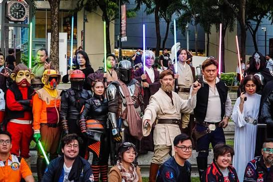 star wars fans cosplaying